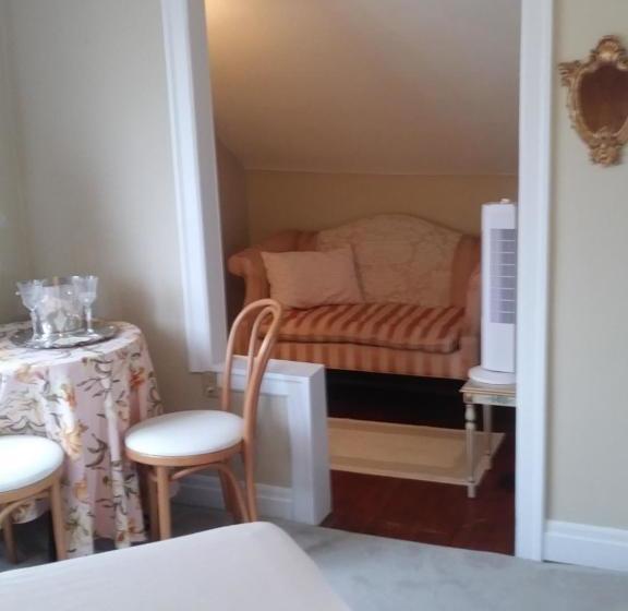 פנסיון The Guest House At The Regina House Tea Room