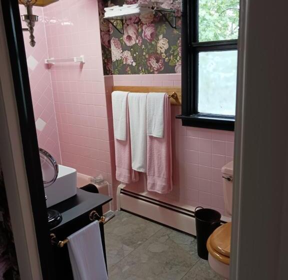 פנסיון The Guest House At The Regina House Tea Room