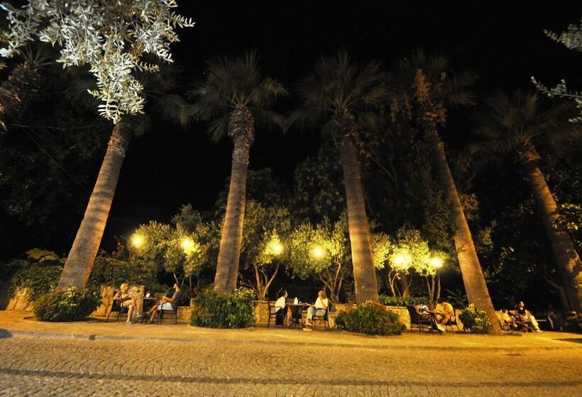 تختخواب و صبحانه Queen Bee