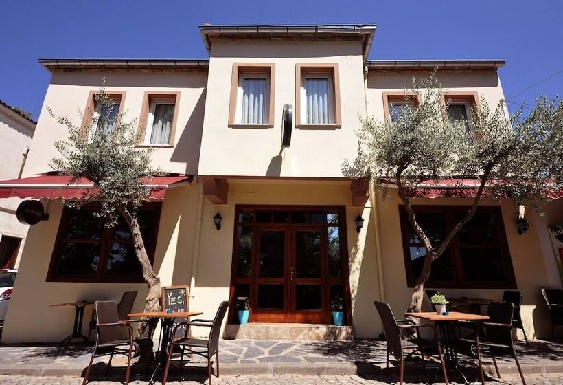 تختخواب و صبحانه Queen Bee