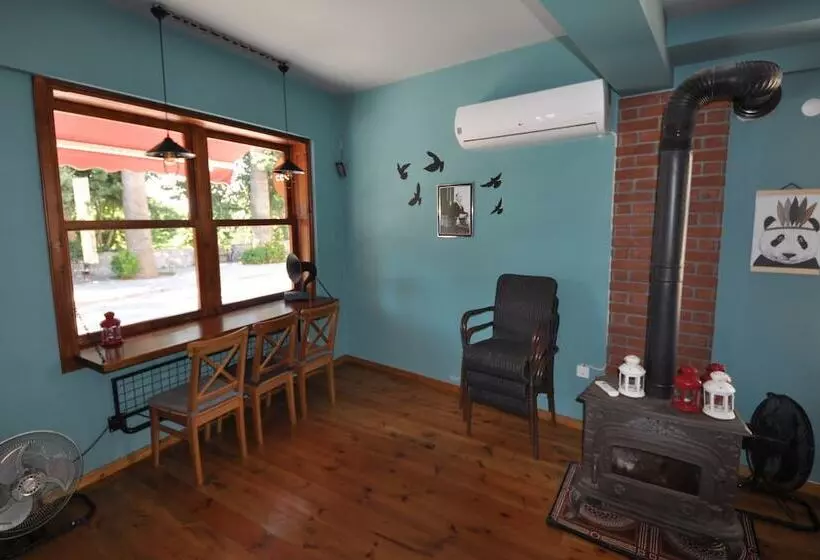 ベッドアンドブレックファースト Queen Bee