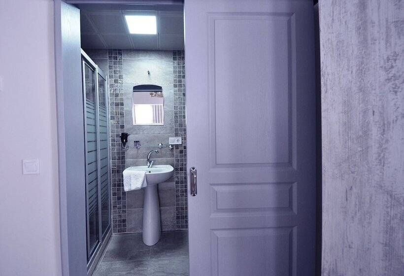 تختخواب و صبحانه Queen Bee