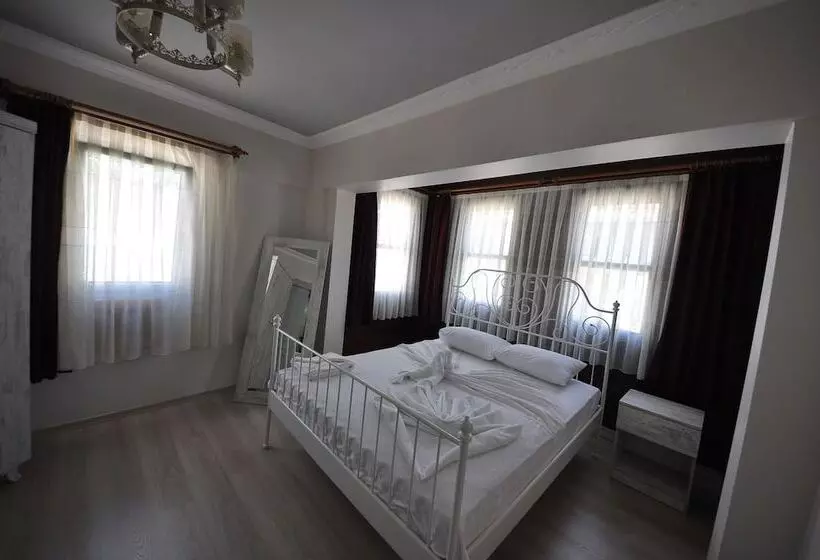 ベッドアンドブレックファースト Queen Bee