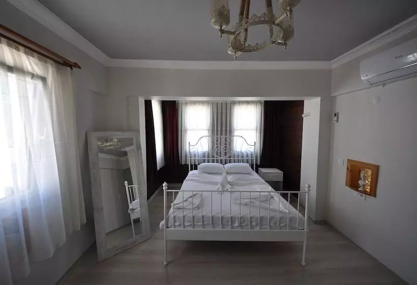 ベッドアンドブレックファースト Queen Bee