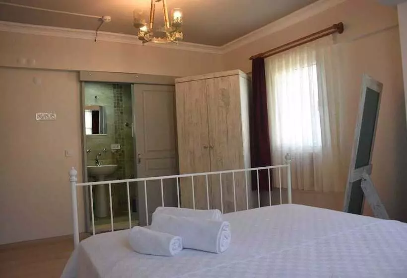 ベッドアンドブレックファースト Queen Bee