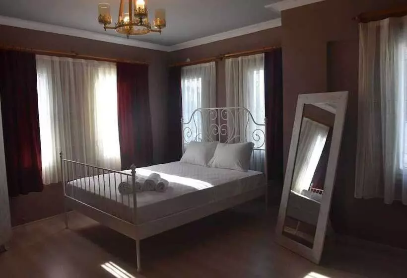 ベッドアンドブレックファースト Queen Bee