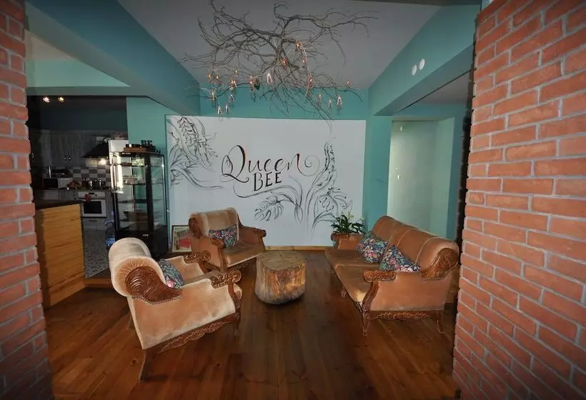 ベッドアンドブレックファースト Queen Bee