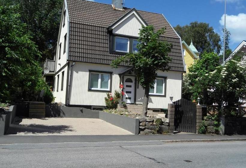 تختخواب و صبحانه Villa Kungssten