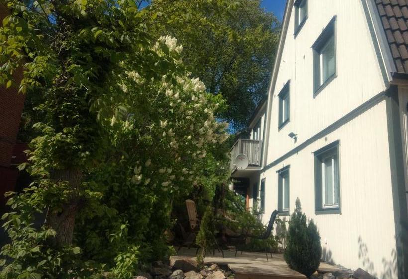 تختخواب و صبحانه Villa Kungssten