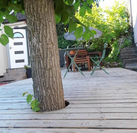 تختخواب و صبحانه Villa Kungssten