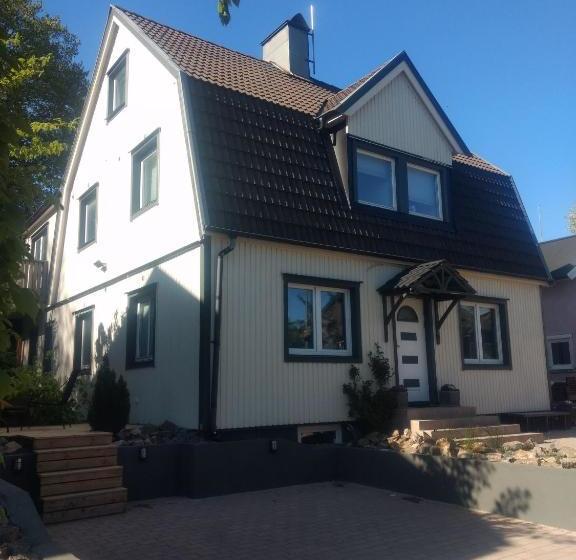 تختخواب و صبحانه Villa Kungssten