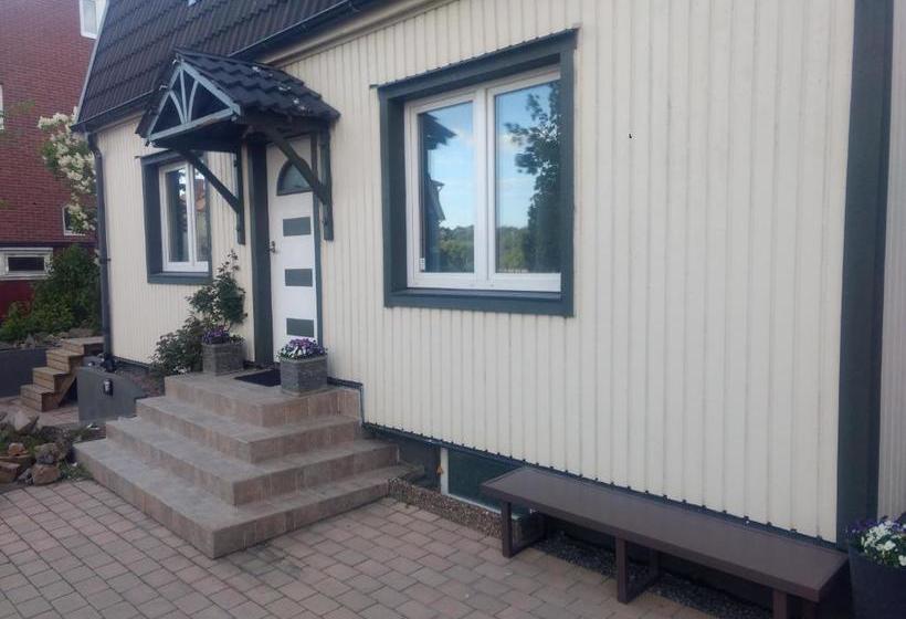 تختخواب و صبحانه Villa Kungssten