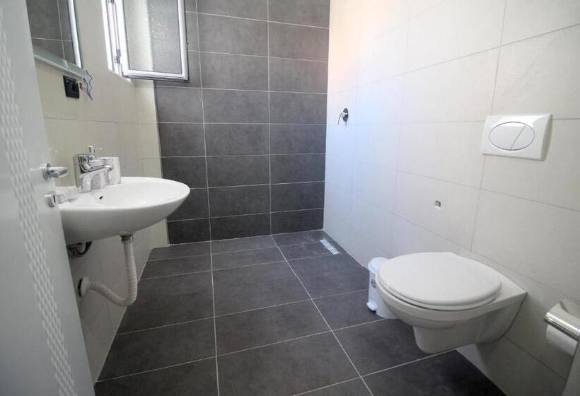 فندق Hill's Residence