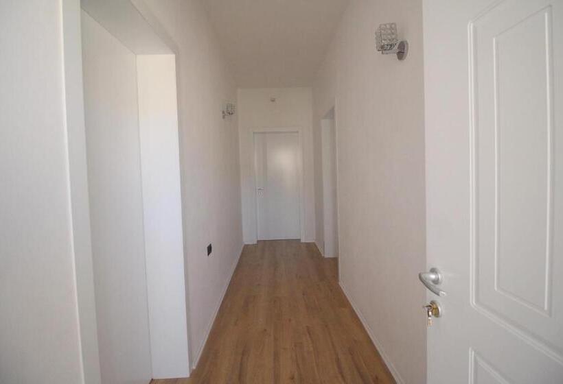 فندق Hill's Residence