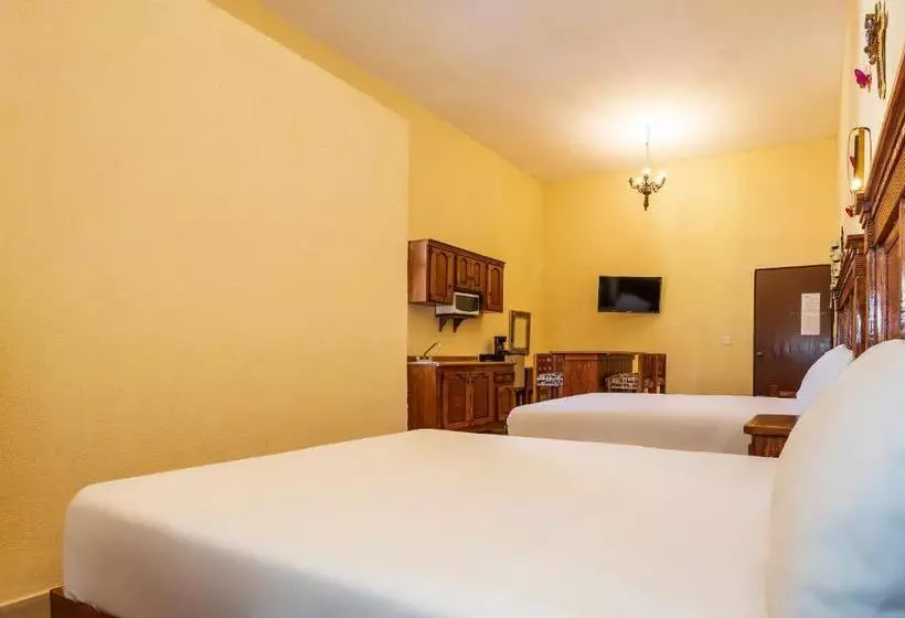 Capital O Las Calzadas  & Suites