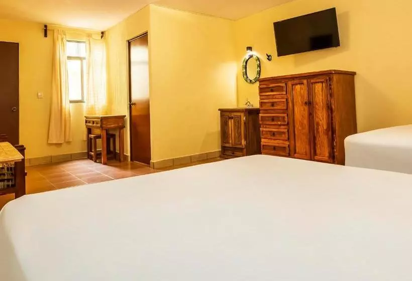 Capital O Las Calzadas  & Suites