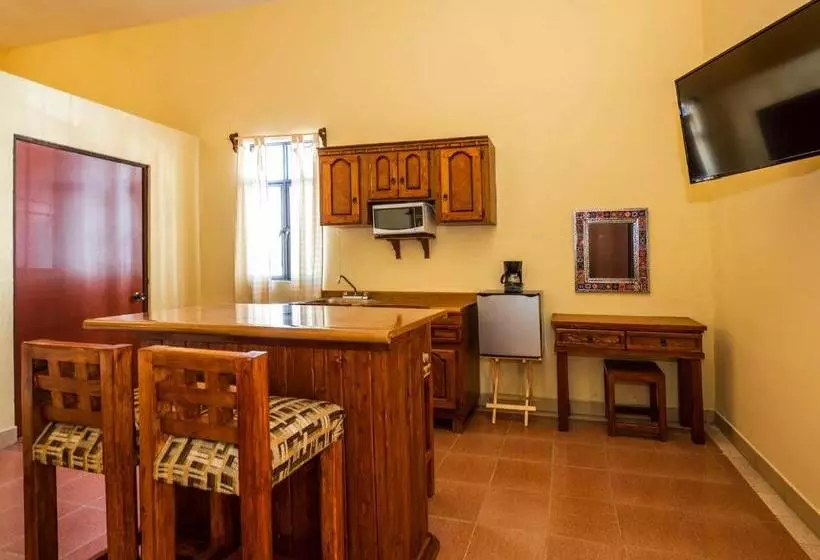 Capital O Las Calzadas  & Suites