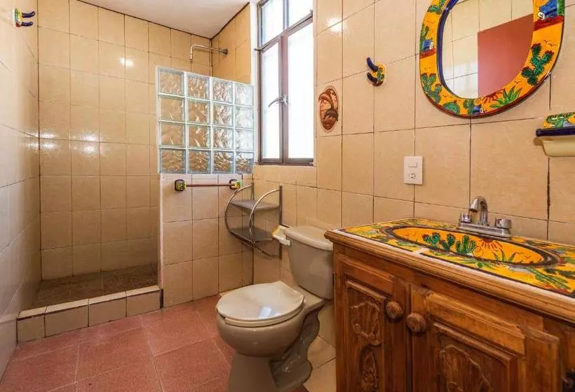Capital O Las Calzadas  & Suites
