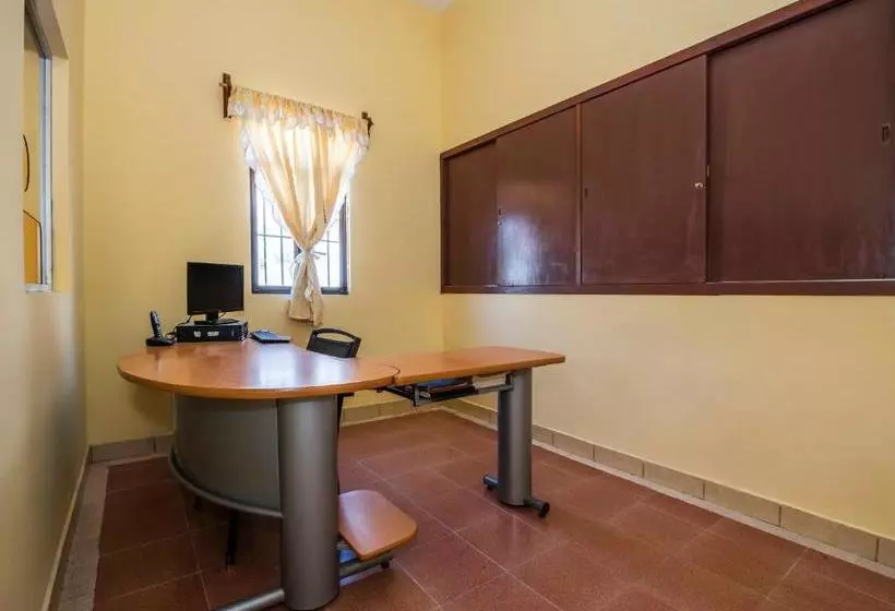 Capital O Las Calzadas  & Suites