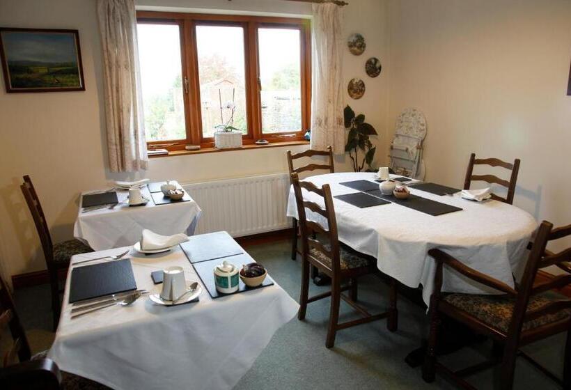 Two Hoots Bed And Breakfast