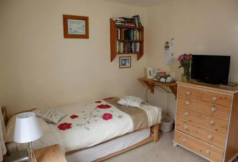 Two Hoots Bed And Breakfast