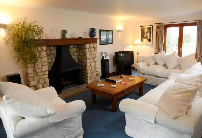 Two Hoots Bed And Breakfast