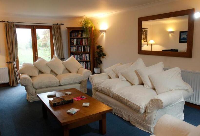 Two Hoots Bed And Breakfast