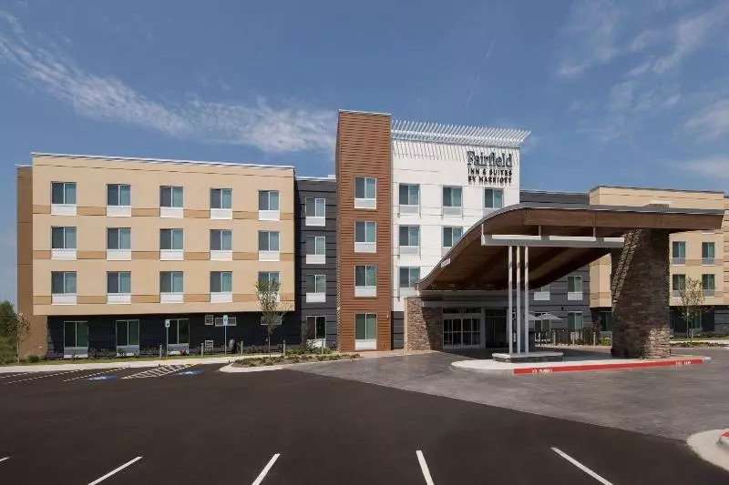 ホテル Fairfield Inn & Suites By Marriott Little Rock Airport