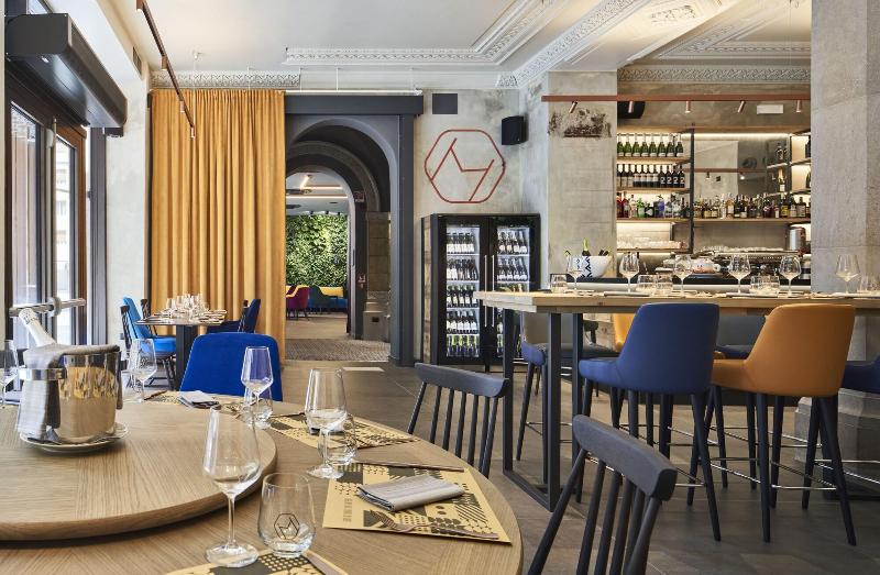 هتل The Modernist