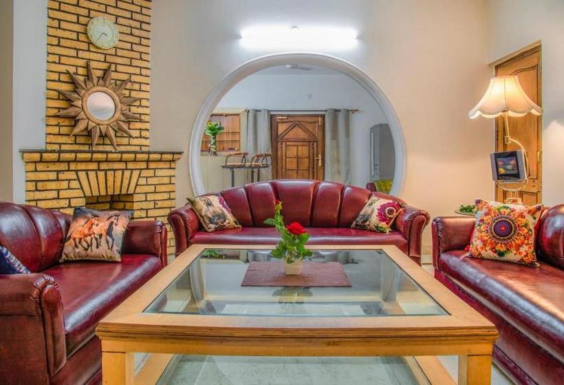 호텔 Pine Winds Villa