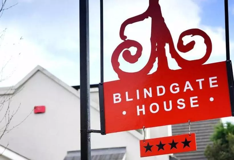 ペンション Blind Gate House