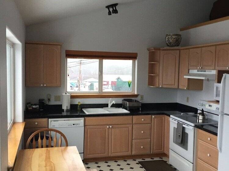 Captain S Choice Motel