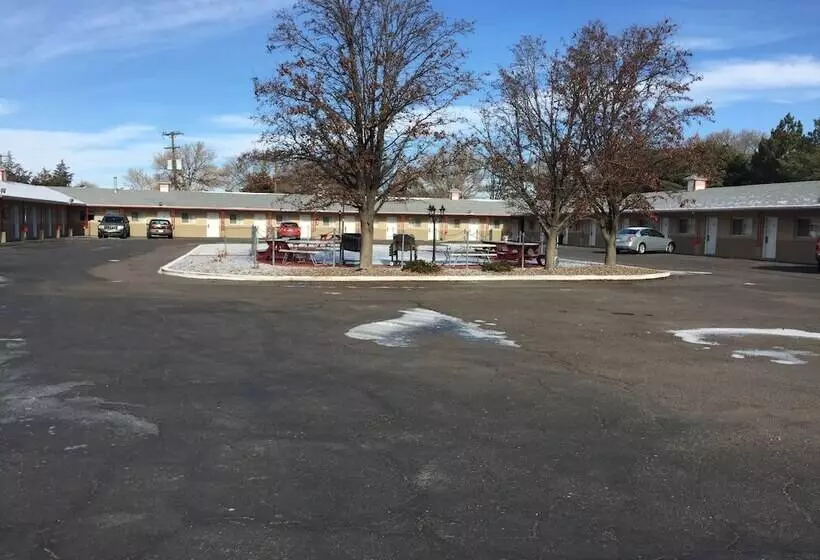 Отель Budget Inn & Suites Colby