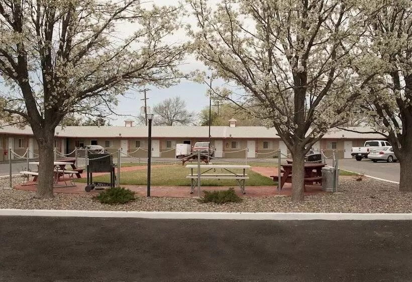 Отель Budget Inn & Suites Colby