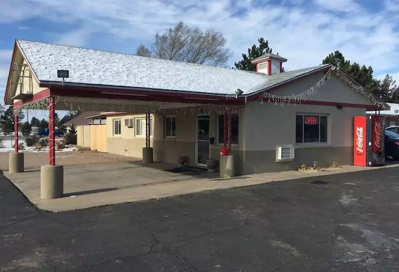 Отель Budget Inn & Suites Colby