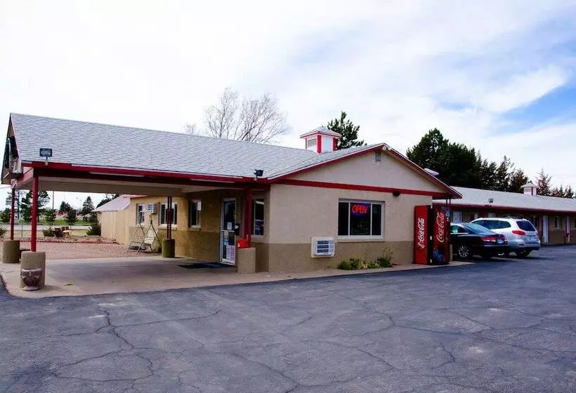 Отель Budget Inn & Suites Colby