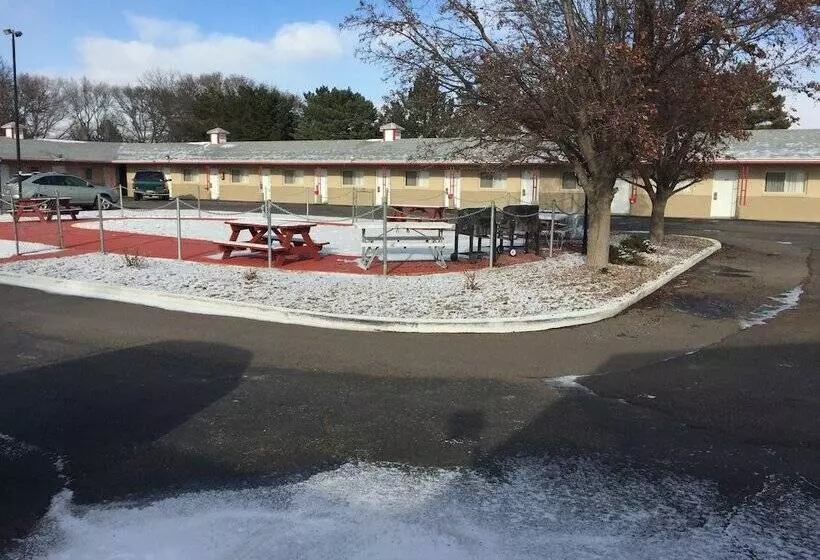 Отель Budget Inn & Suites Colby