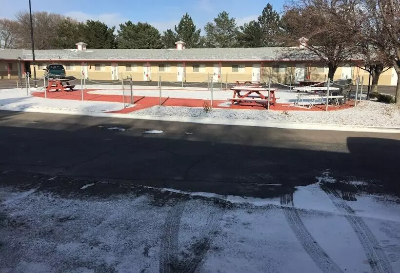 Отель Budget Inn & Suites Colby