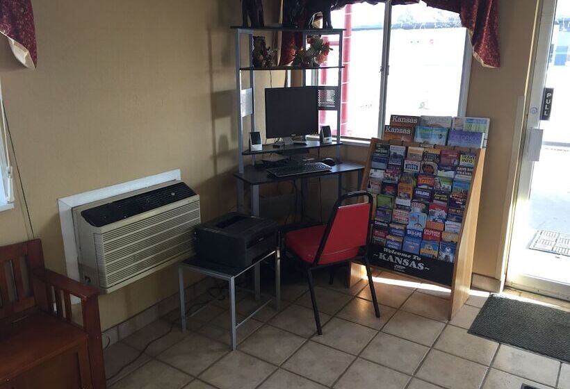 فندق Budget Inn & Suites Colby