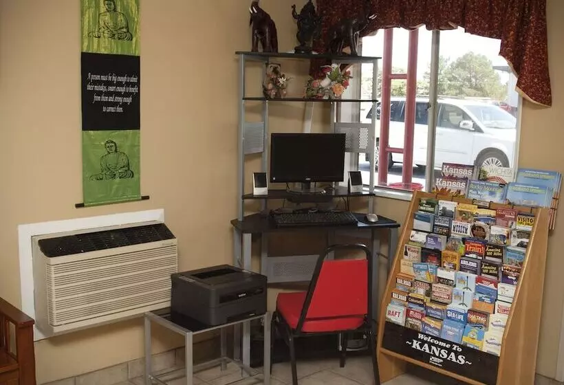 Отель Budget Inn & Suites Colby