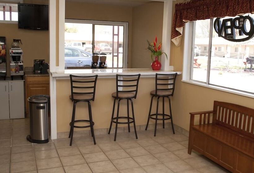 فندق Budget Inn & Suites Colby