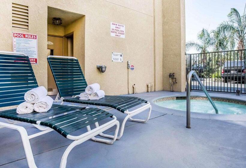 호텔 California Inn And Suites Bakersfield