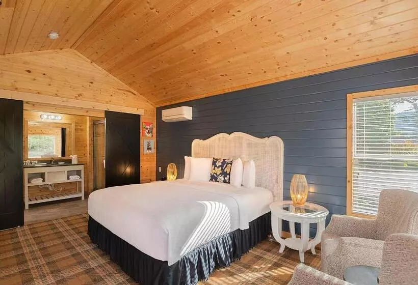 هتل Carmel River Inn