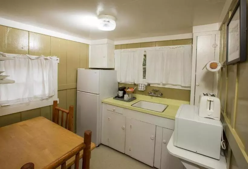 هتل Carmel River Inn