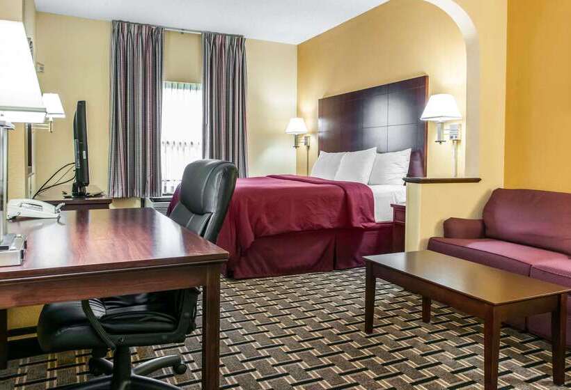 هتل Clarion Inn & Suites Northwest