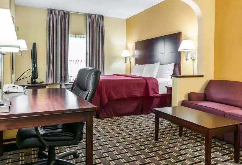 فندق Clarion Inn & Suites Northwest