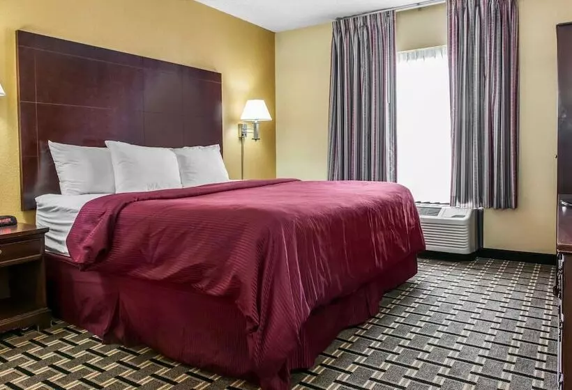 فندق Clarion Inn & Suites Northwest