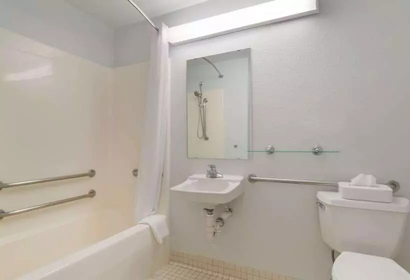 בית מלון כפרי Mainstay Suites Omaha Old Mill