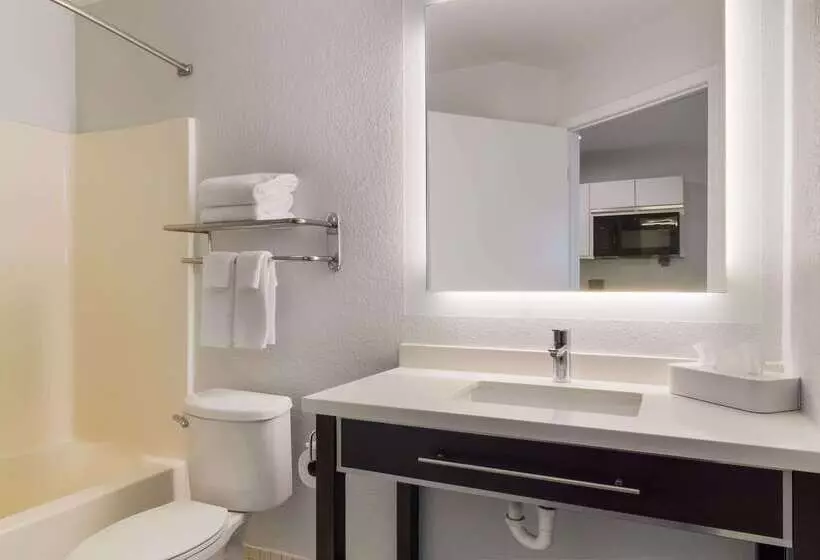 בית מלון כפרי Mainstay Suites Omaha Old Mill