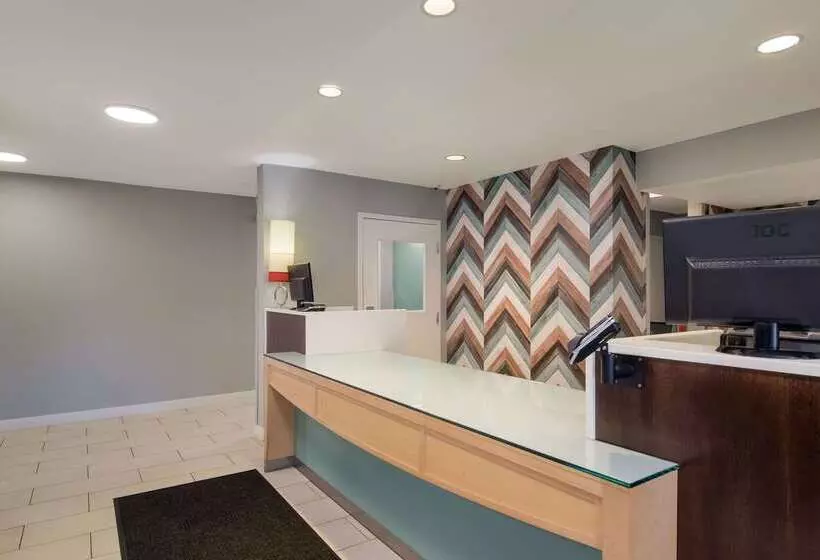 בית מלון כפרי Mainstay Suites Omaha Old Mill